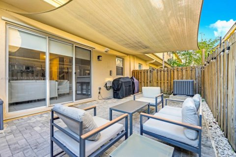 Townhouse in Miami, Florida 3 bedrooms, 145.3 sq.m. № 2025731 - photo 23