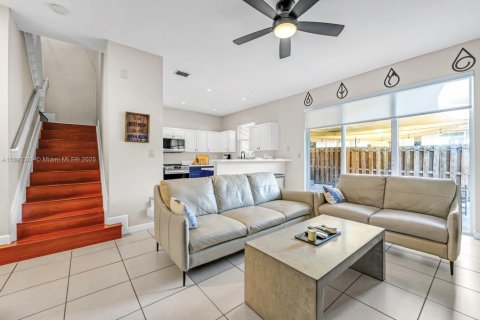 Townhouse in Miami, Florida 3 bedrooms, 145.3 sq.m. № 2025731 - photo 5