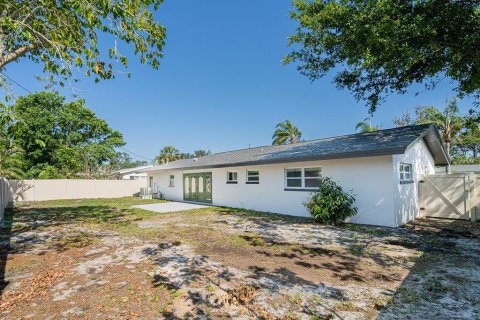House in Saint Petersburg, Florida 3 bedrooms, 132.85 sq.m. № 2345298 - photo 24