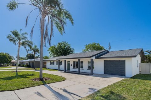 House in Saint Petersburg, Florida 3 bedrooms, 132.85 sq.m. № 2345298 - photo 28