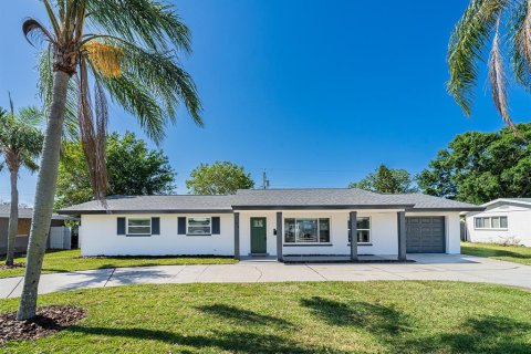 House in Saint Petersburg, Florida 3 bedrooms, 132.85 sq.m. № 2345298 - photo 27