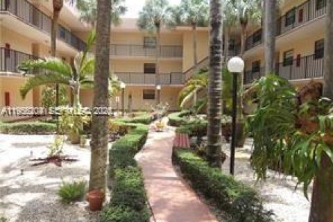 Condominio en alquiler en Miami, Florida, 2 dormitorios, 86.96 m2 № 2011088 - foto 3