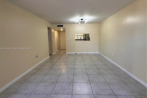Condominio en alquiler en Miami, Florida, 2 dormitorios, 86.96 m2 № 2011088 - foto 21