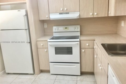 Condominio en alquiler en Miami, Florida, 2 dormitorios, 86.96 m2 № 2011088 - foto 7