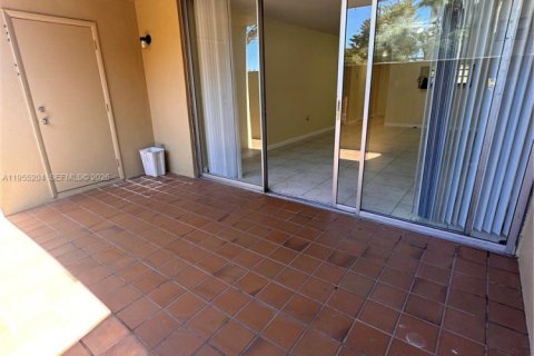 Condominio en alquiler en Miami, Florida, 2 dormitorios, 86.96 m2 № 2011088 - foto 25