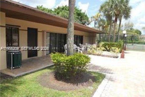 Condominio en alquiler en Miami, Florida, 2 dormitorios, 86.96 m2 № 2011088 - foto 5