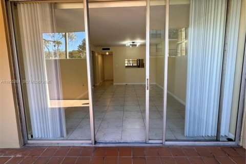 Condominio en alquiler en Miami, Florida, 2 dormitorios, 86.96 m2 № 2011088 - foto 27