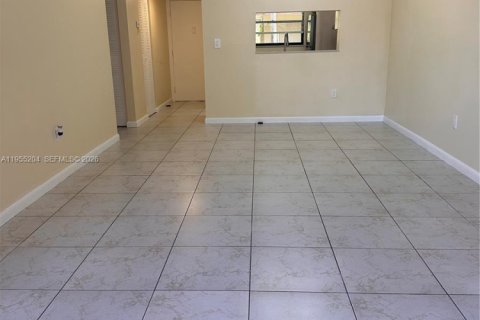 Condominio en alquiler en Miami, Florida, 2 dormitorios, 86.96 m2 № 2011088 - foto 22