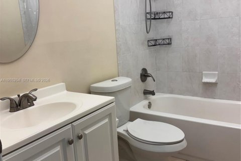 Condominio en alquiler en Miami, Florida, 2 dormitorios, 86.96 m2 № 2011088 - foto 16