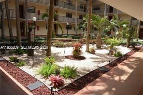 Condominio en alquiler en Miami, Florida, 2 dormitorios, 86.96 m2 № 2011088 - foto 2