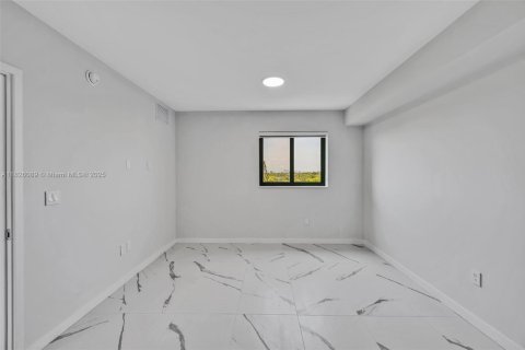 Apartment in North Miami, Florida 2 bedrooms, 83.7 sq.m. № 1828187 - photo 10