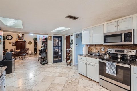 House in Tampa, Florida 5 bedrooms, 257.53 sq.m. № 1821363 - photo 17
