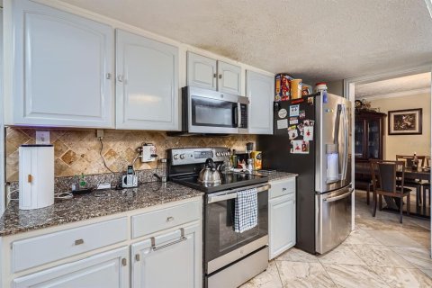 House in Tampa, Florida 5 bedrooms, 257.53 sq.m. № 1821363 - photo 18