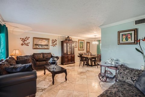 House in Tampa, Florida 5 bedrooms, 257.53 sq.m. № 1821363 - photo 8
