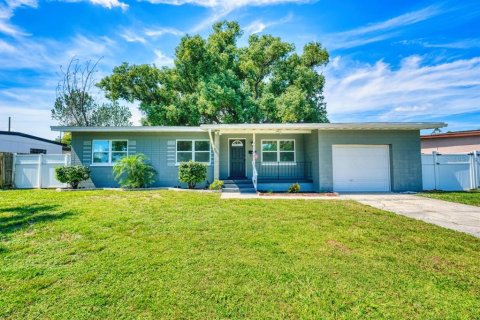 House in Orlando, Florida 3 bedrooms, 142.42 sq.m. № 2395888 - photo 2