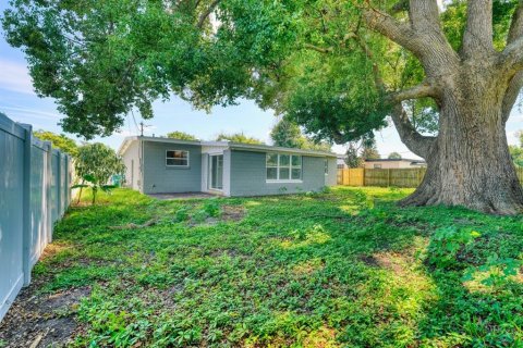 House in Orlando, Florida 3 bedrooms, 142.42 sq.m. № 2395888 - photo 23