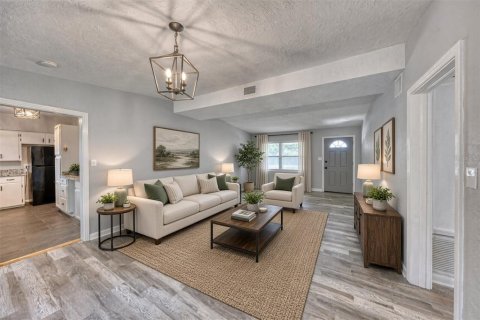 House in Orlando, Florida 3 bedrooms, 142.42 sq.m. № 2395888 - photo 4