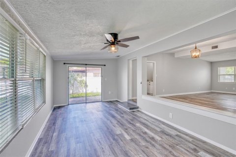 House in Orlando, Florida 3 bedrooms, 142.42 sq.m. № 2395888 - photo 9
