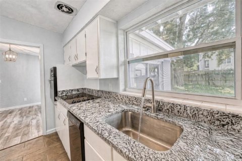 House in Orlando, Florida 3 bedrooms, 142.42 sq.m. № 2395888 - photo 19