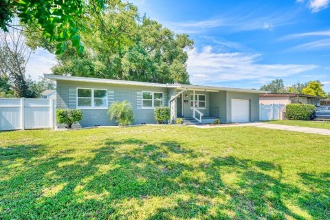 House in Orlando, Florida 3 bedrooms, 142.42 sq.m. № 2395888