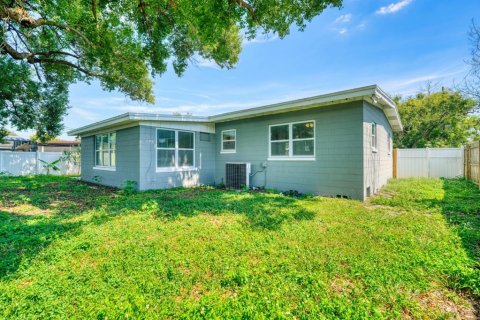 House in Orlando, Florida 3 bedrooms, 142.42 sq.m. № 2395888 - photo 25