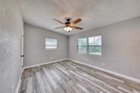 House in Orlando, Florida 3 bedrooms, 142.42 sq.m. № 2395888 - photo 14