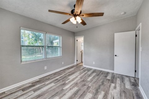 House in Orlando, Florida 3 bedrooms, 142.42 sq.m. № 2395888 - photo 13