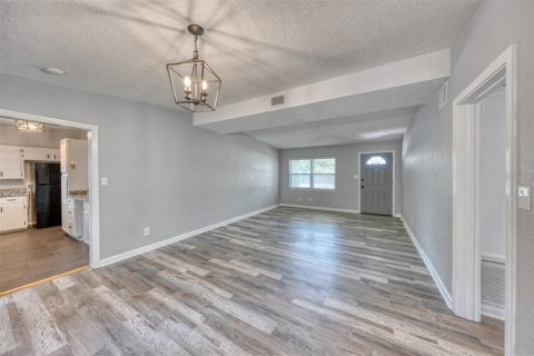 House in Orlando, Florida 3 bedrooms, 142.42 sq.m. № 2395888 - photo 5
