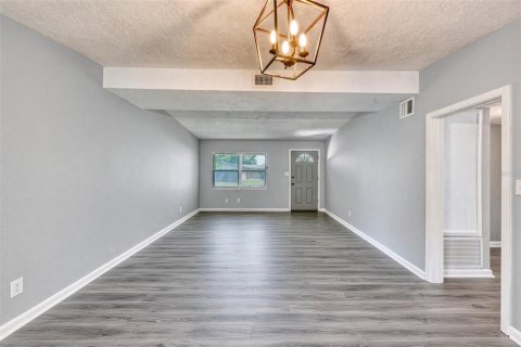 House in Orlando, Florida 3 bedrooms, 142.42 sq.m. № 2395888 - photo 6