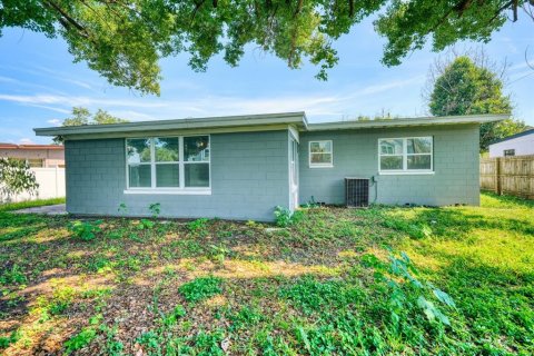 House in Orlando, Florida 3 bedrooms, 142.42 sq.m. № 2395888 - photo 24