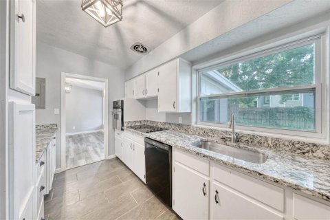 House in Orlando, Florida 3 bedrooms, 142.42 sq.m. № 2395888 - photo 20