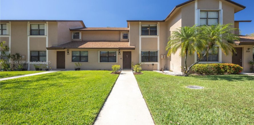 Townhouse in Sunrise, Florida 3 bedrooms, 174.28 sq.m. № 1706461