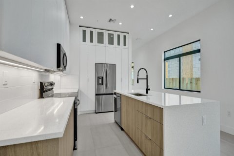 Propiedad comercial en venta en Fort Lauderdale, Florida, 413.97 m2 № 2323746 - foto 14