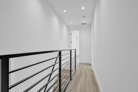 Propiedad comercial en venta en Fort Lauderdale, Florida, 413.97 m2 № 2323746 - foto 24