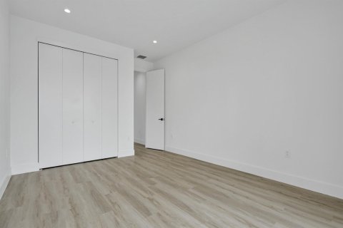 Propiedad comercial en venta en Fort Lauderdale, Florida, 413.97 m2 № 2323746 - foto 27