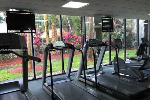 Condo in Miami, Florida, 1 bedroom  № 1888954 - photo 30