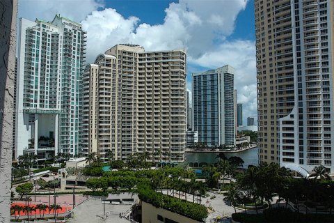 Condo in Miami, Florida, 1 bedroom  № 1888954 - photo 23
