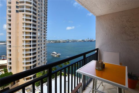 Condo in Miami, Florida, 1 bedroom  № 1888954 - photo 17