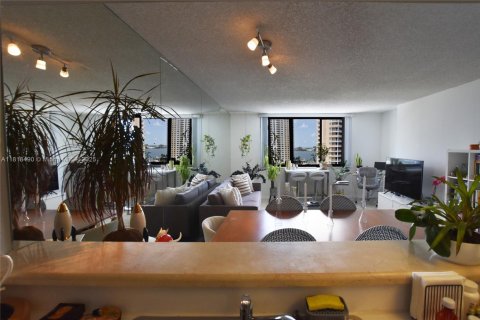 Condo in Miami, Florida, 1 bedroom  № 1888954 - photo 9