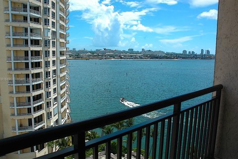 Condo in Miami, Florida, 1 bedroom  № 1888954 - photo 1