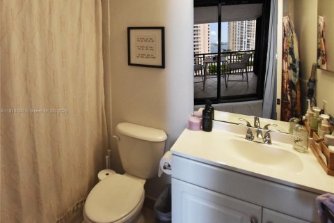 Condo in Miami, Florida, 1 bedroom  № 1888954 - photo 16