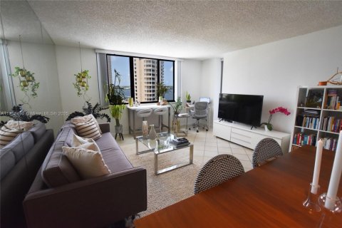 Condo in Miami, Florida, 1 bedroom  № 1888954 - photo 5