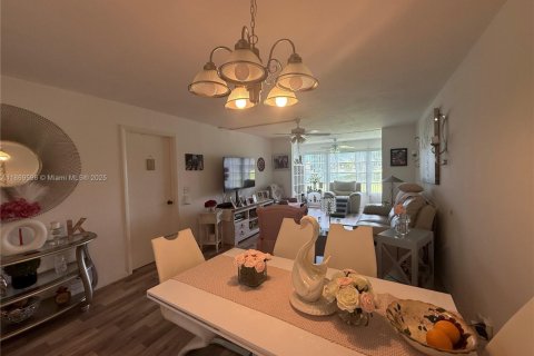 Condo in Sunrise, Florida, 1 bedroom  № 2054169 - photo 13