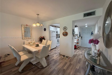 Condo in Sunrise, Florida, 1 bedroom  № 2054169 - photo 6