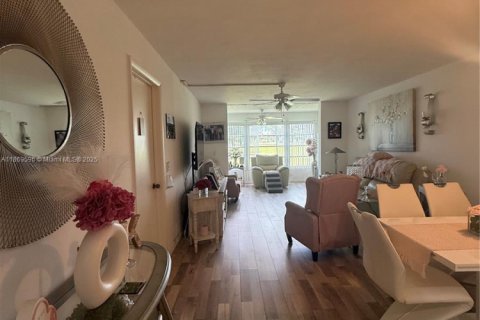 Condo in Sunrise, Florida, 1 bedroom  № 2054169 - photo 11