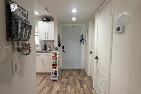 Condo in Sunrise, Florida, 1 bedroom  № 2054169 - photo 5