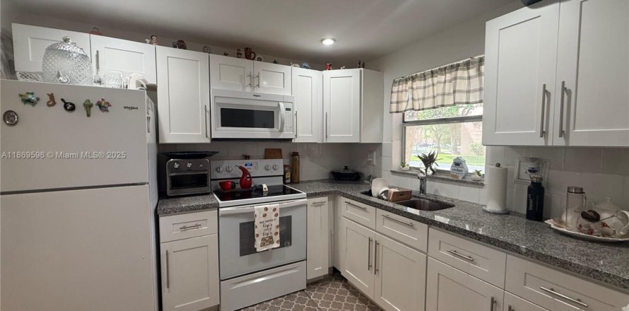 Condo in Sunrise, Florida, 1 bedroom  № 2054169