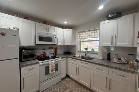 Condo in Sunrise, Florida, 1 bedroom  № 2054169 - photo 4