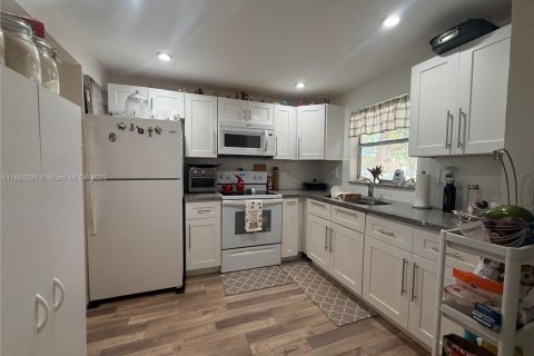 Condo in Sunrise, Florida, 1 bedroom  № 2054169 - photo 3