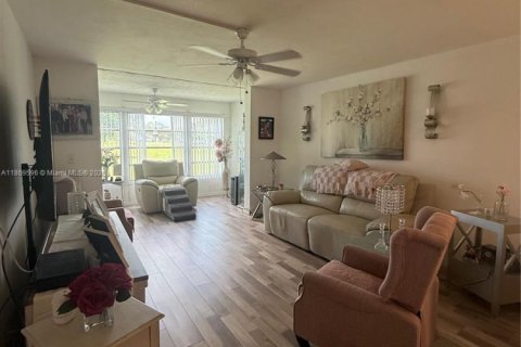 Condo in Sunrise, Florida, 1 bedroom  № 2054169 - photo 10